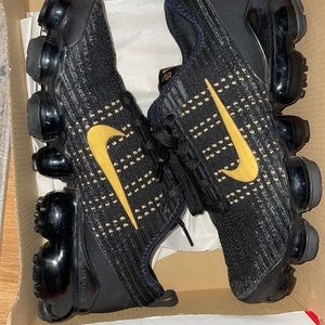 Nike Vapor max sz 4.5 used twice.